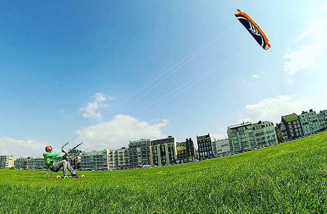 Dieppe_souvenir's tweet photo. Photo de profil de stefly_bkt
stefly_bkt
Super Green Grass Spot !!!! ๐
#landkite #landkiteboarding #landkiting #kitesurf #kitesurfing #flysurfer #flysurferkiteboarding #flysurferspeed4coloredition https://t.co/0hvzMEONQx
