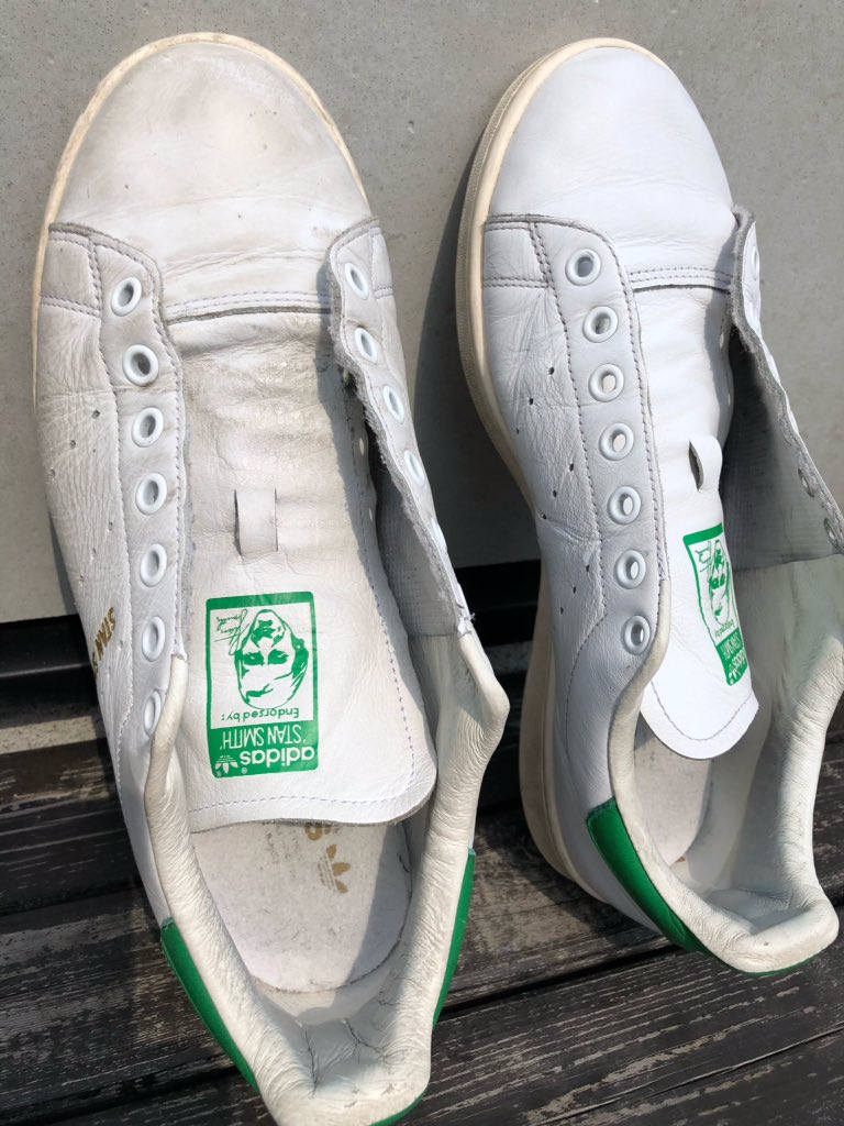 توییتر 昭和の正露丸 در توییتر Adidasスタンスミス お手入れしました ずーっと放ったらかしで 汚れていたのでホーキンス のスニーカークリーナーで汚れ落し 画像2枚目ビフォアフター 仕上げはデリケートクリームで栄養補給して終了 靴紐は漂白中 やっぱ白