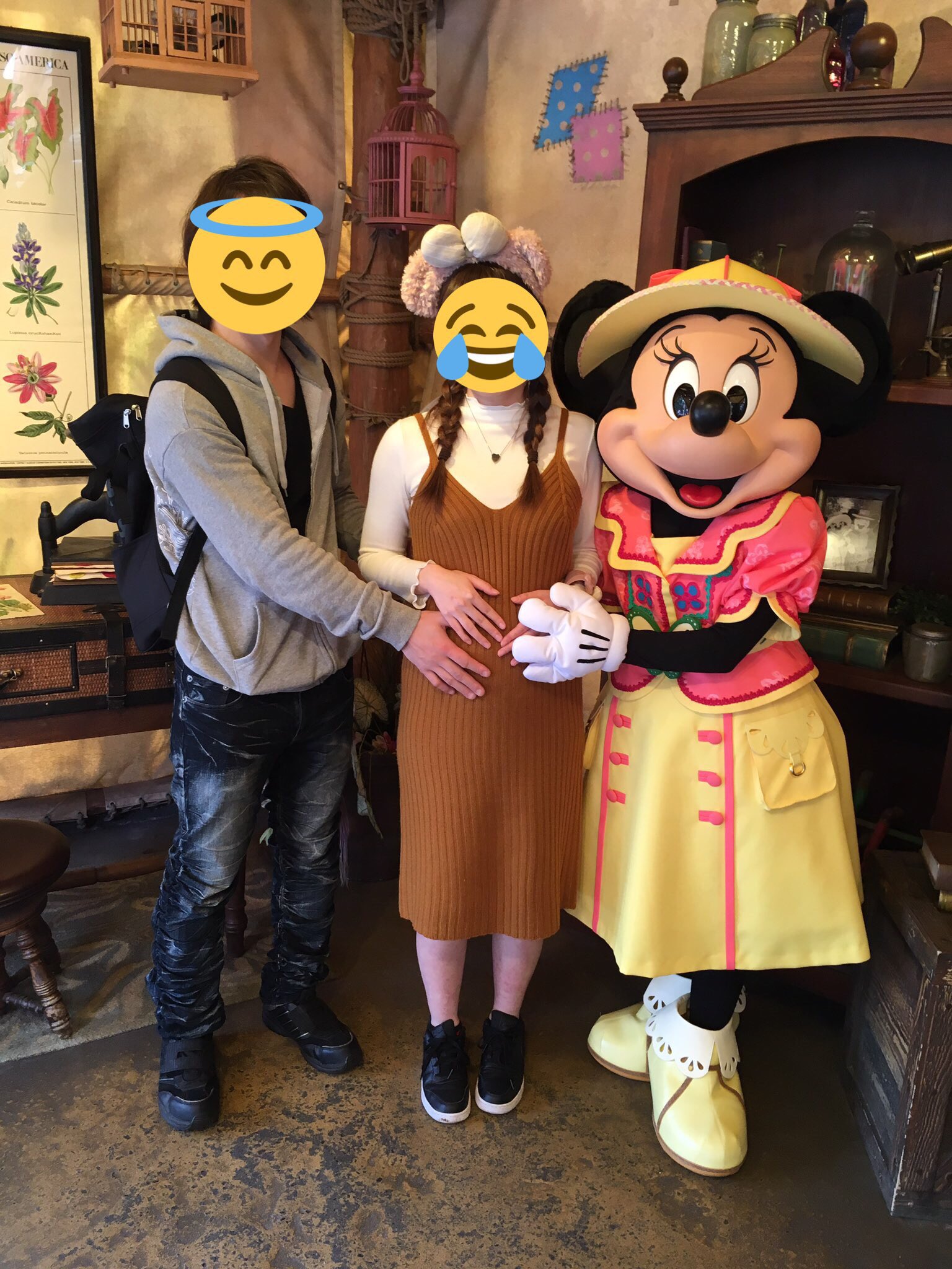 ゆかちん 1y 今日は旦那とディズニーシーに行ってミニーちゃんに安産祈願してもらいました ˆ ˆԅ マタニティディズニー T Co Crkrmrjg8u Twitter