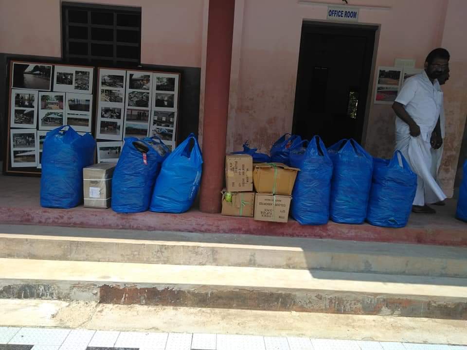 പ്രളയ ശേഷം കുഞ്ഞുങ്ങൾക്ക് സ്‌കൂളിൽ എത്തിച്ച പുസ്തകങ്ങളും ബാഗുകളും ആണ് ഇത്. പല കമ്പനികളുടെയും HRകളുടെ സഹായം ഉണ്ടായിരുന്നു. അതിലും ഉണ്ടായിരുന്നു നല്ല ചുണക്കുട്ടികൾ ആയ പെണ്കുട്ടികൾ. 13 സ്‌കൂളുകളിൽ ഞങ്ങൾക്ക് സാധനങ്ങൾ എത്തിക്കാൻ സാധിച്ചു.