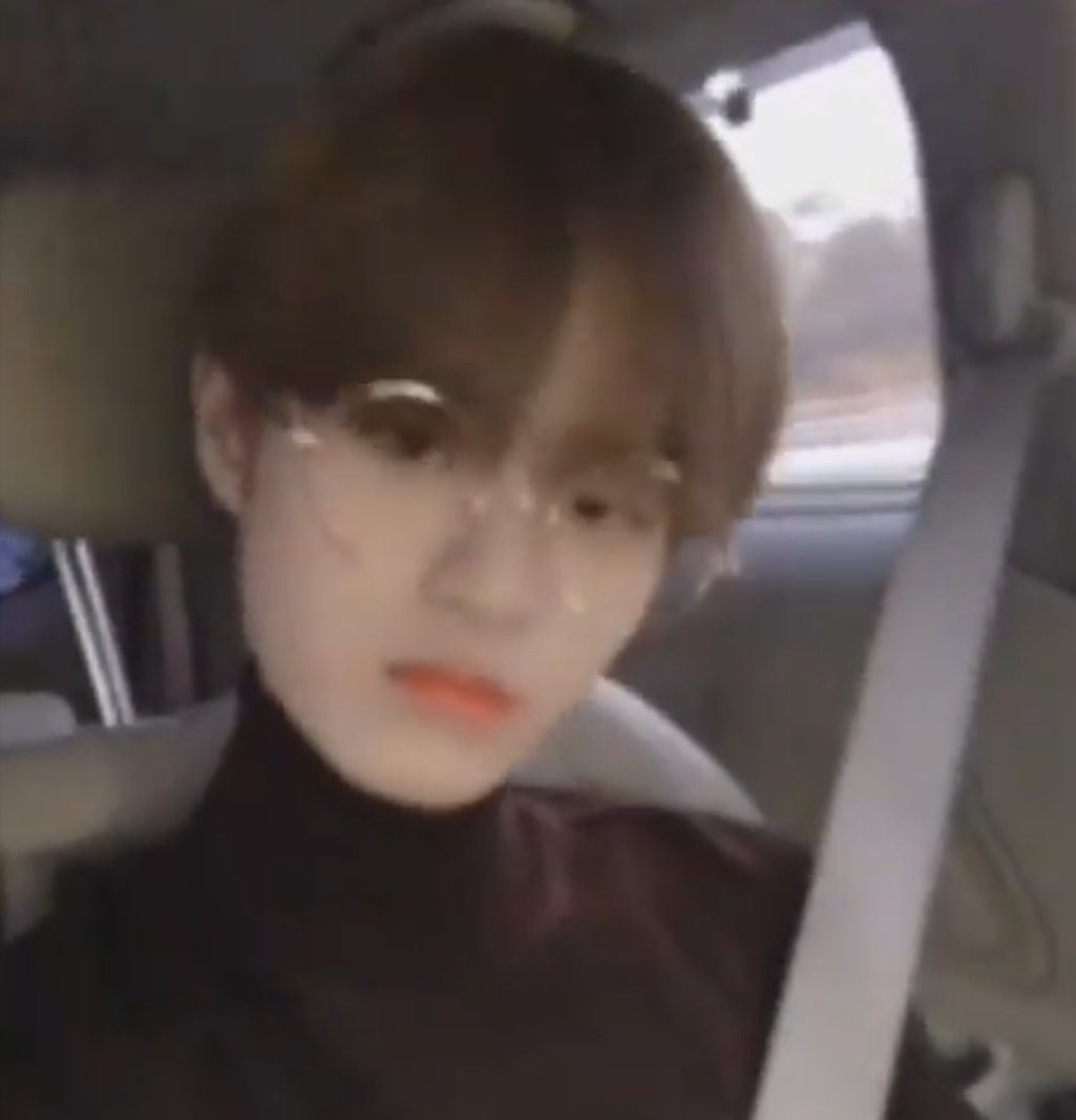 centredaehwi's tweet photo. op's friend went to see nuest's concert and saw daehwi in the audience 😭....... https://t.co/8t9l82RAl4