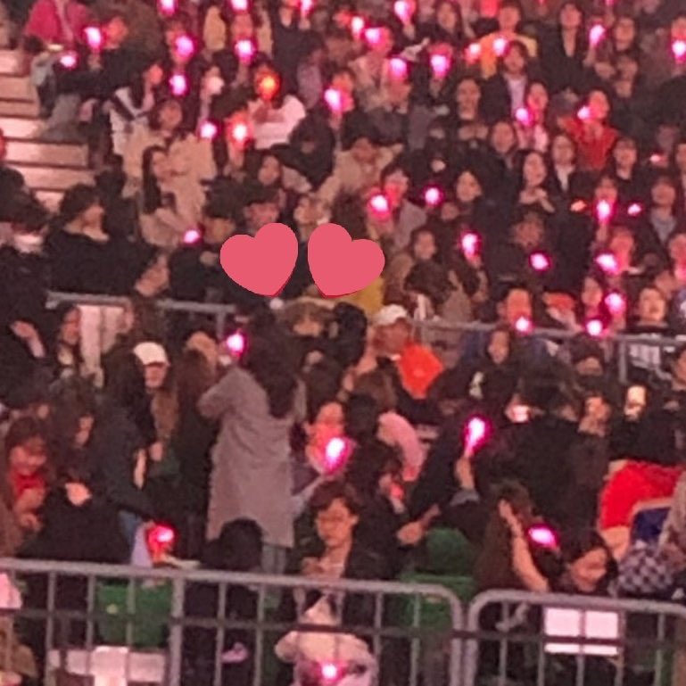 centredaehwi's tweet photo. op's friend went to see nuest's concert and saw daehwi in the audience 😭....... https://t.co/8t9l82RAl4
