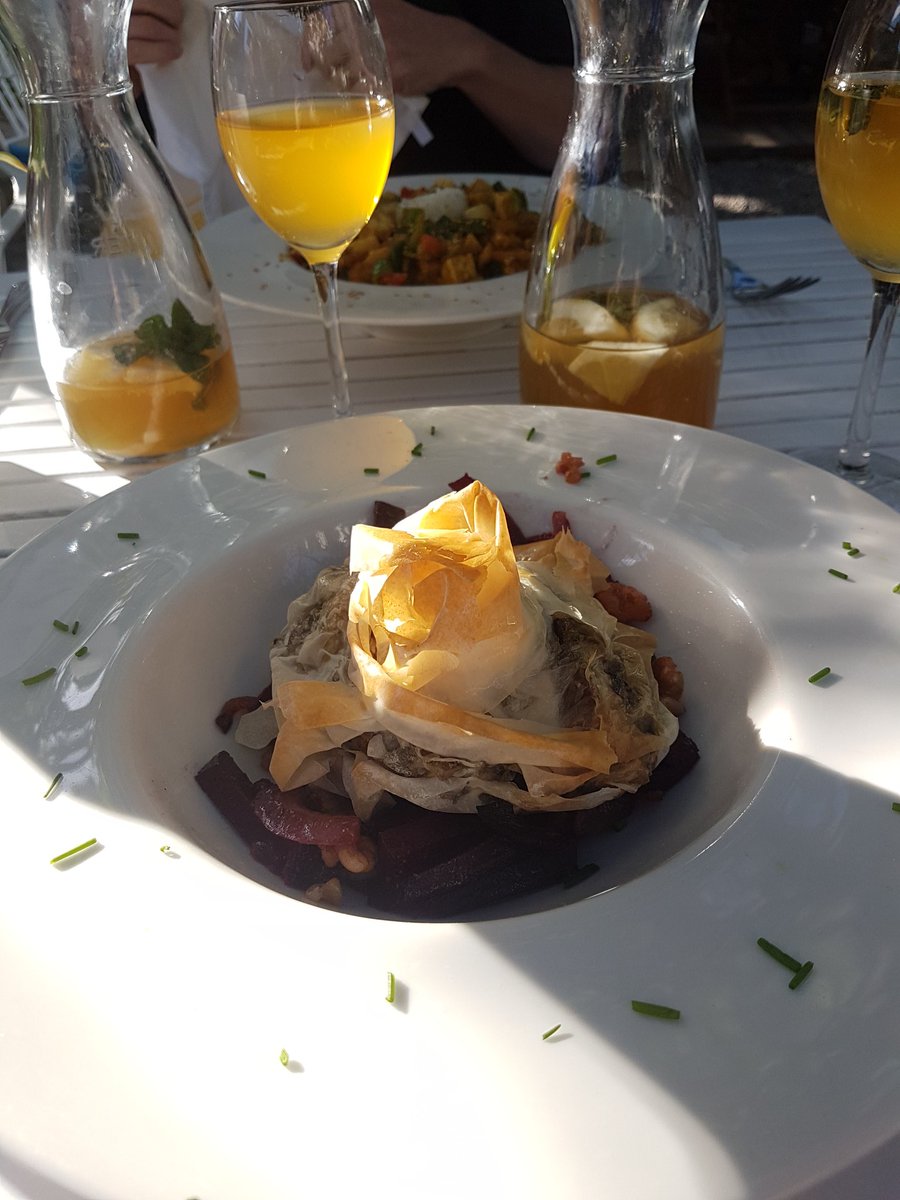 mesodweezil's tweet photo. A particular treat in Port de Pollenca was finding the Restaurant Bellaverde with beautiful vegan/veggie food to enjoy beneath the fig trees #bellaverde #vegan https://t.co/BPSsdjpTEJ