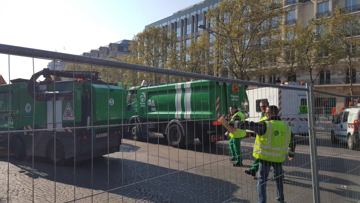JoachimDelpech's tweet photo. Cher(e)s participant(e)s du #MarathonParis vous pouvez 🏃‍♂️ 🏃‍♀️tranquille, les équipes de la #propreté de @Paris sont derrières vous !!!! https://t.co/7Pp4G1TjaV