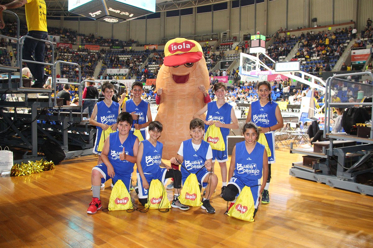 isolafrutosecos's tweet photo. Aquí, nuestros #IsolaKids de la jornada de ayer en el descanso del partido del @cbcanarias: La cantera del @buenconsejoll. ¡Muchas gracias por participar!
.
.
.
#LlévameContigo #FrutosSecos #Canarias #MadeinAquí #EnergíaNatural https://t.co/tb6gLleaT2