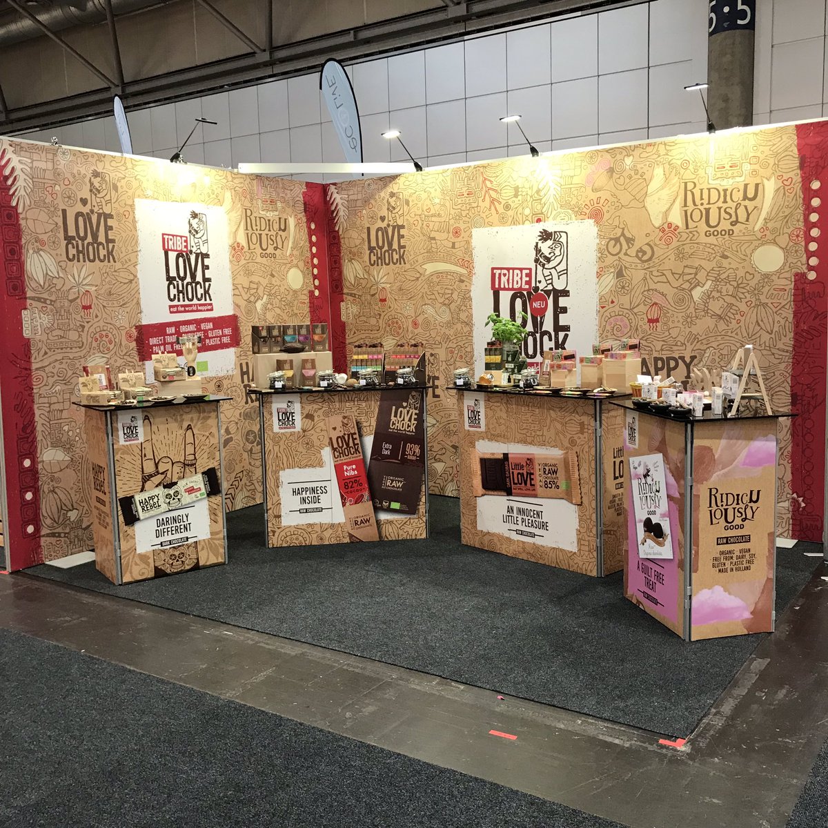 Lovechock tweet media