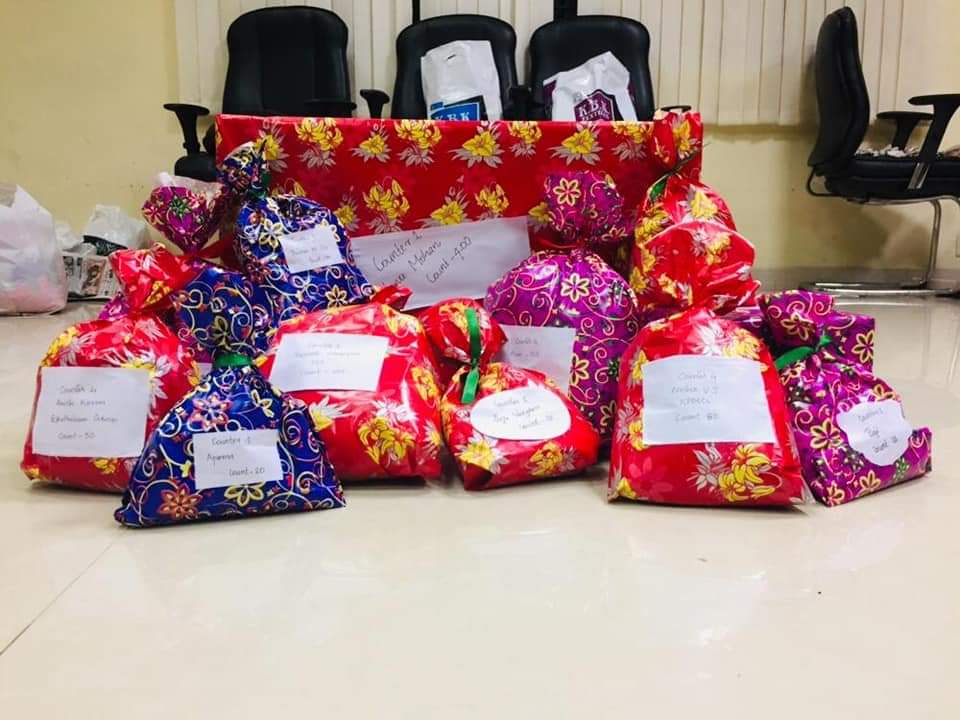 ഇത് പ്രളയം കഴിഞ്ഞു വന്ന ക്രിസ്തുമസ്. അനാഥാലങ്ങളിലെ 500ഓളം കുട്ടികൾക്ക് ഞങ്ങൾ പുസ്തകങ്ങളും, കളിപ്പാട്ടങ്ങളും എത്തിച്ച് കൊടുത്തു. ഇത് ഞങ്ങളുടെ കൂടെ തോളോട് തോൾ ചേർന്ന് നിന്നു നായിച്ചത് ഞങ്ങളുടെ പെണ്കുട്ടികൾ ആയിരുന്നു.