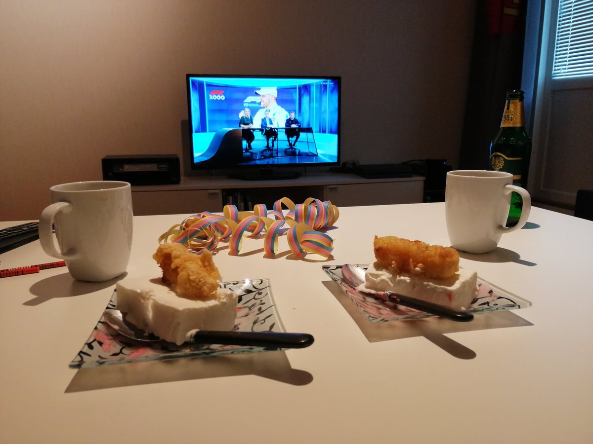 hervannan's tweet photo. Ja jälkiruoaksi kiinalaisten ravintoloiden klassikko, friteerattua banaania ja vaniljajäätelöä. #ChineseGP #Race1000 #F1 #F1fi @CMoreF1 @ramiyli @marko_santala @T_Tuominen @MerviKallio https://t.co/IfGpkZEUX9