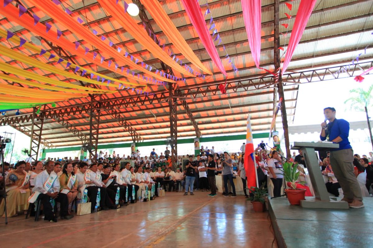 sonnyangara's tweet photo. Congrats to the awardees of agricultural awards in Negros Occidental province. Mabuhay kayo #alagangAngara #PHVote #NegrosOcc https://t.co/cFjJsiYLpY