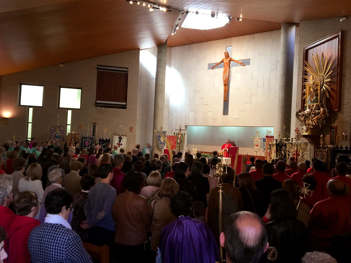 elprendimiento's tweet photo. Eucaristía de Domingo de Ramos en la parroquia del Bon Consell «¡Bendito el que viene en nombre del Señor! (Lc 19,38)».  #SSantaTorrent19 https://t.co/Egyv7TWY19