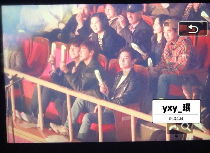 vizah_'s tweet photo. EXO'S SUHO SPOTTED SITTING NEXT TO RED VELVET'S IRENE TODAY AT D&amp;E CONCERT !!!!!!! https://t.co/HSRDZlMukn