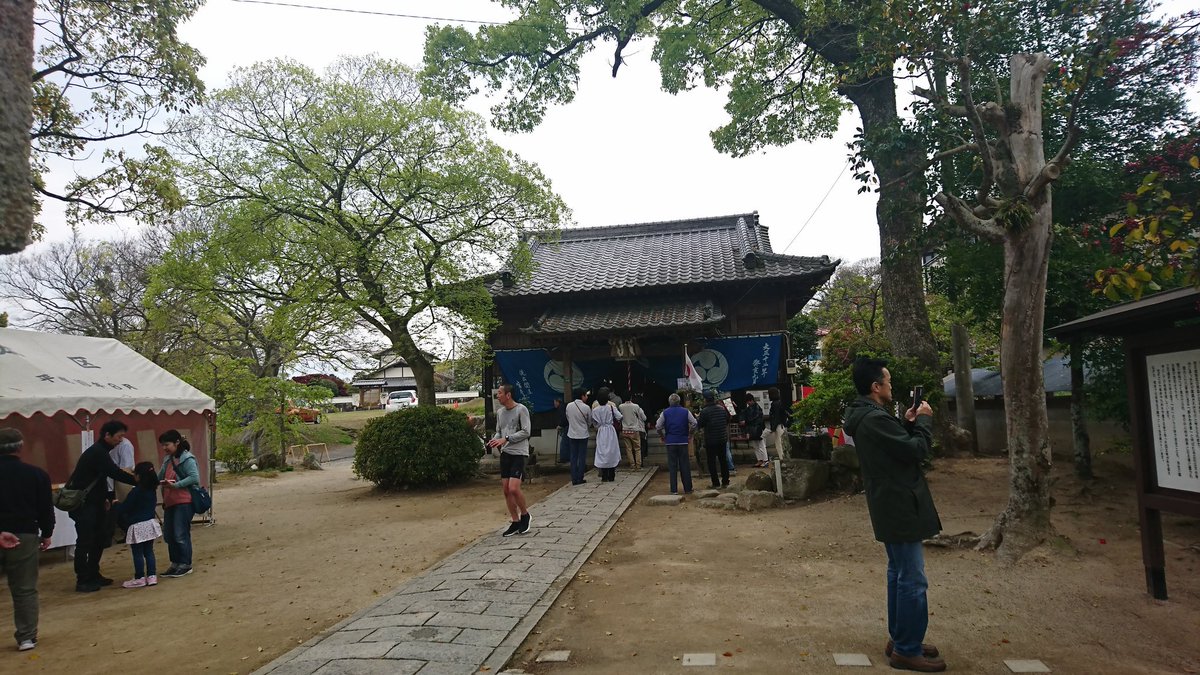 AGEs_less's tweet photo. 令和ゆかりの坂本八幡宮
1日30人程だった参拝者が今では1日1,000人を超える日もあるらしい。
劇的変化。

#令和
#坂本八幡宮
#太宰府
#劇的変化 https://t.co/zGEzwjbodp