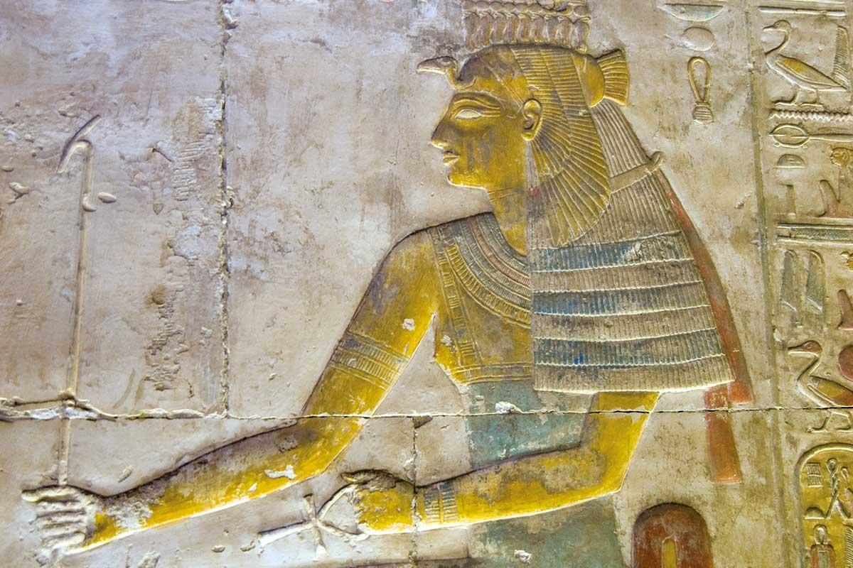 Ancient egyptian woman with 70 hair extensions discovered