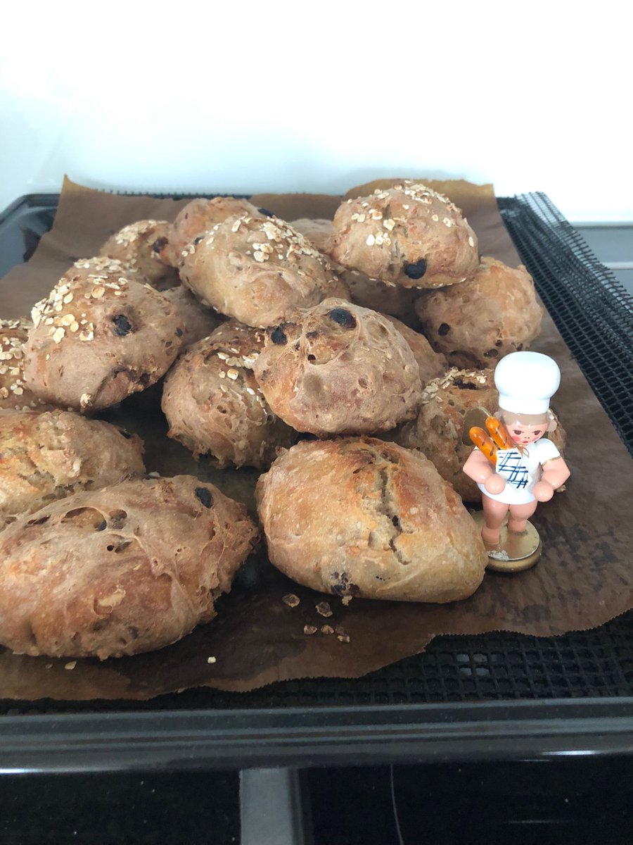 ElseWott's tweet image. 😭nie wieder #Umluft!! Die #Rosinenbrötchen haben eine ganz scheussliche #Oberfläche bekommen!!! Aber es zählen ja die #innerenWerte...