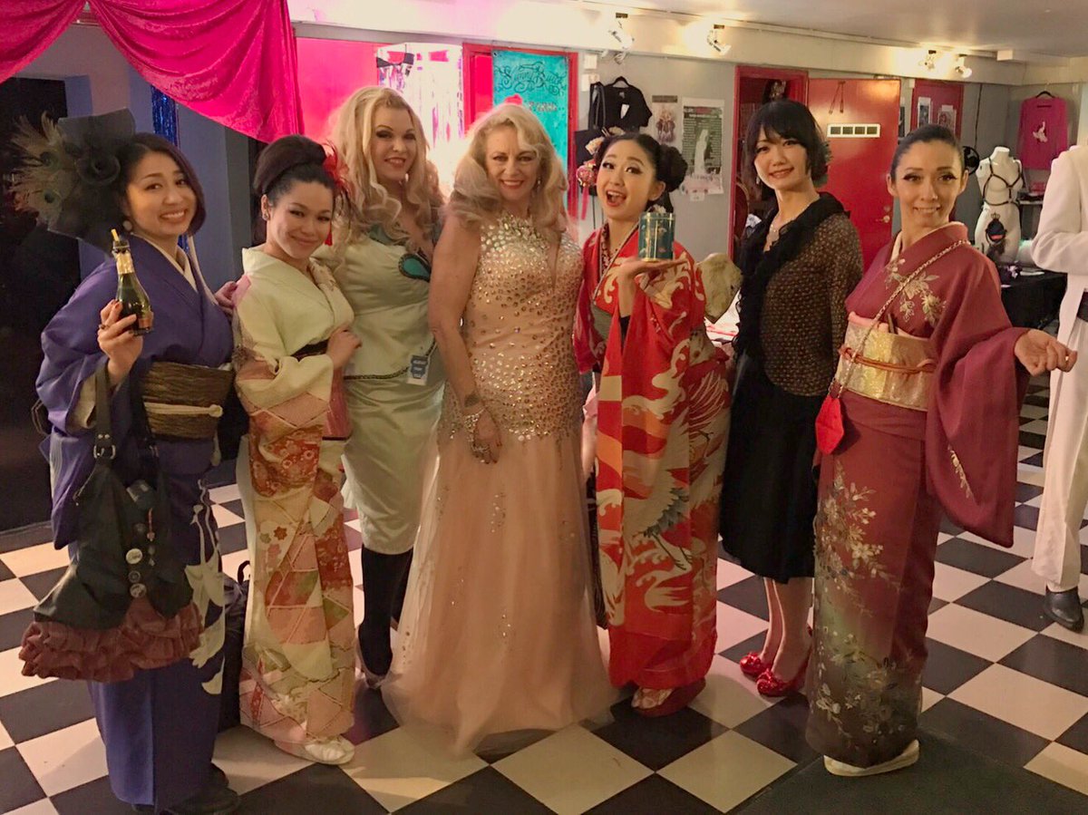 unoburlesk's tweet photo. ヘルシンキの思い出。
#RIP #satansangel
#helsinkiburlesquefestival2017 #Burlesque #stripteaser #showgirl
#バーレスク #ストリップティーズ #ショーガール https://t.co/jKIeVpuWPK