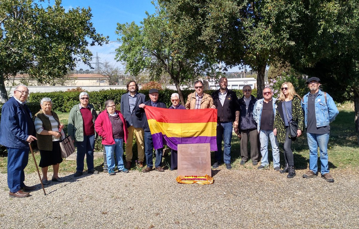 EUiABages's tweet photo. Continuem treballant per la República, tenint presents a totes les que han lluitat. Avui hem recordat a la companya Neus Català. https://t.co/hXrZgOScQ7
