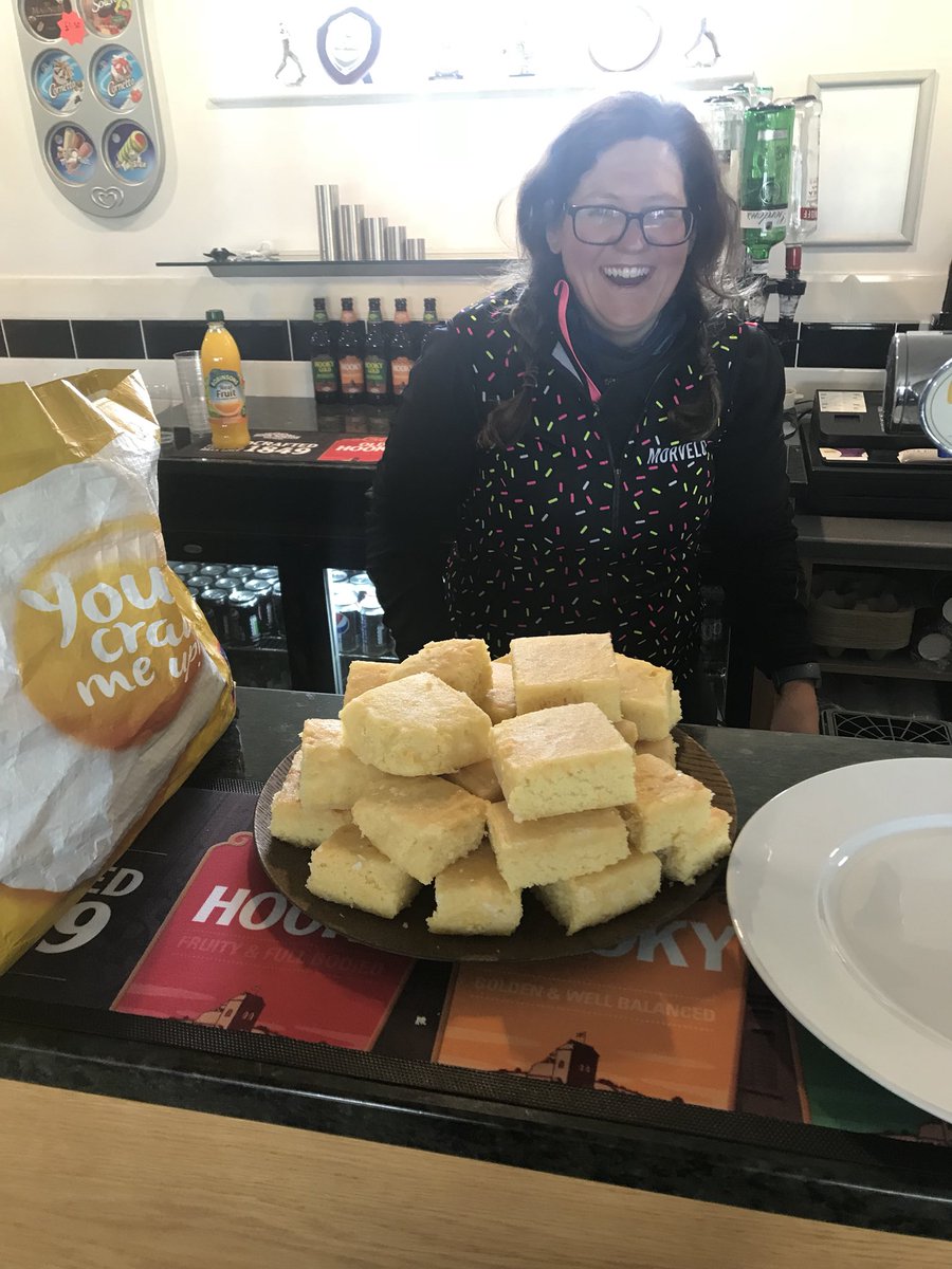 Jen7ify's tweet photo. Come to @CharlburyCC to buy some cake. Supporting #WWMT @RideLeLoop @CRCondors @josnow #ORRL https://t.co/Emc4skmju6