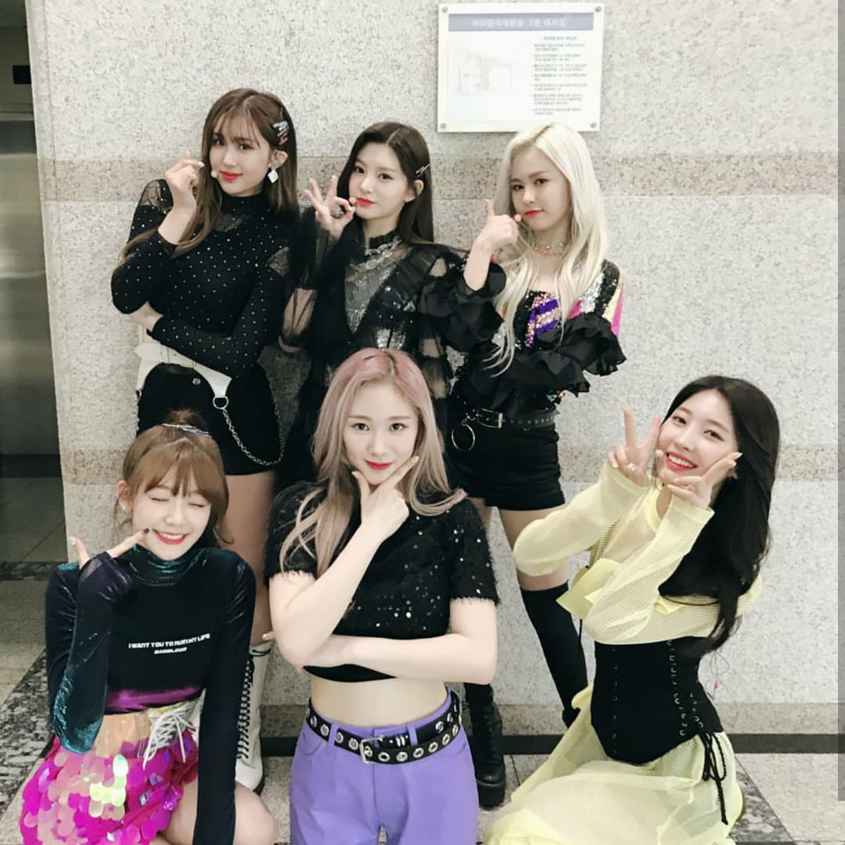 EverglowPT's tweet photo. [#INSTA_POST ] TRANS: [#EVERGLOW ] <Bon Bon Chocolat> A expedição Simply Kpop terminou! https://t.co/xGtxvINEXC