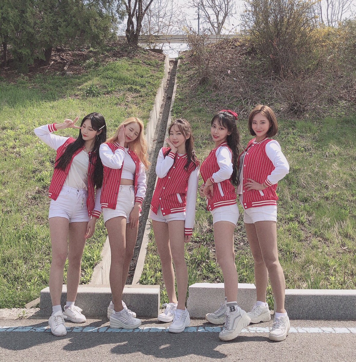 MmmmRae's tweet photo. Cheelreader girlgroup 'Attiz'
Instagram ✔️Attiz_official https://t.co/W7cIv8oymJ