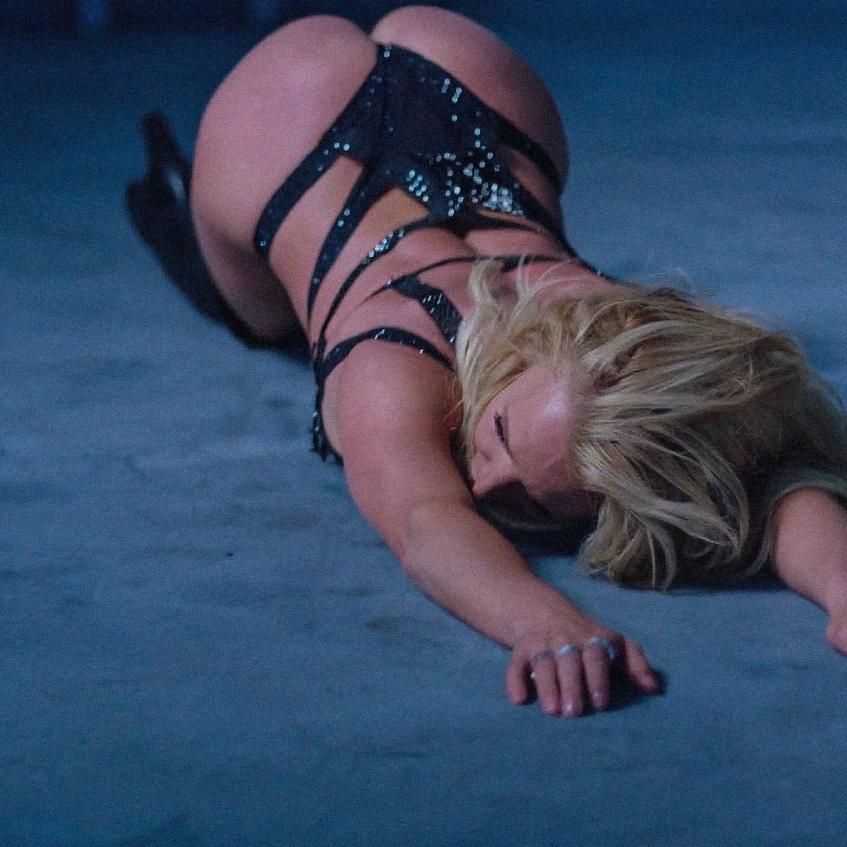itsfontana's tweet photo. This music video would have been so iconic omg ππ #MakeMeVideo #britney https://t.co/6fnAee2BWo