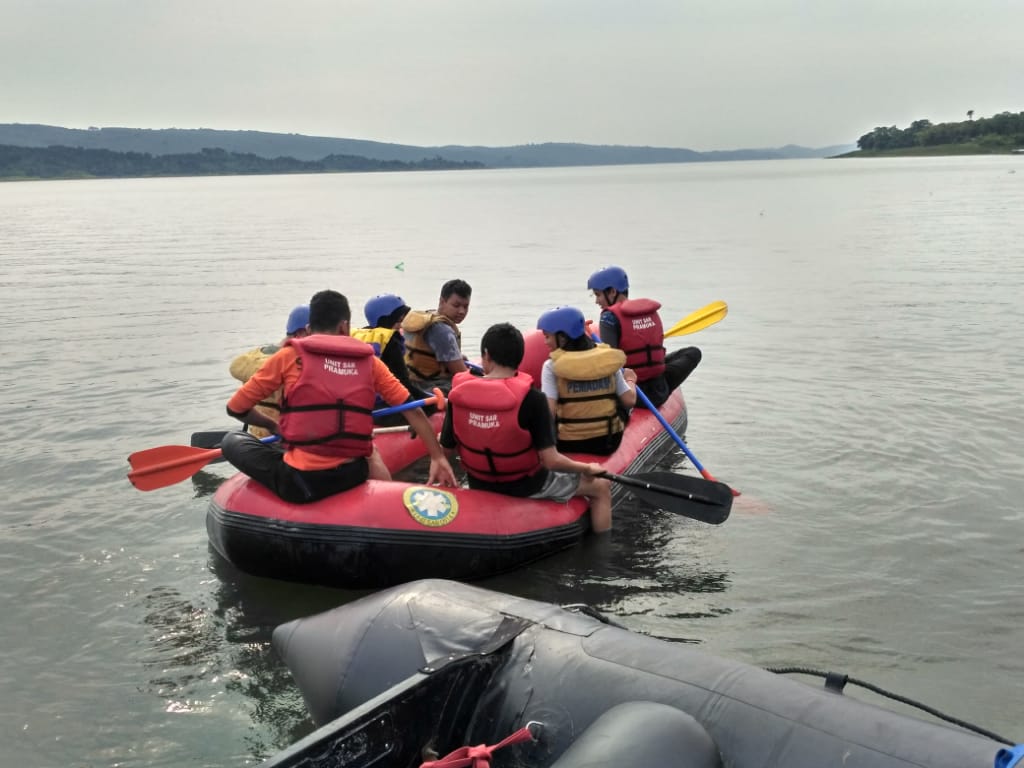 SAR0914's tweet photo. Kegiatan Latihan Gabungan dilaksankan pada tanggal 13-14 April 2019 di Perairan Parang Gombong Waduk Jatiluhur Desa Kutamanah Kec. Sukasari yang di ikuti 60 orang Pramuka Penegak

#AvignamJagatSamgram https://t.co/yatVK84S4K