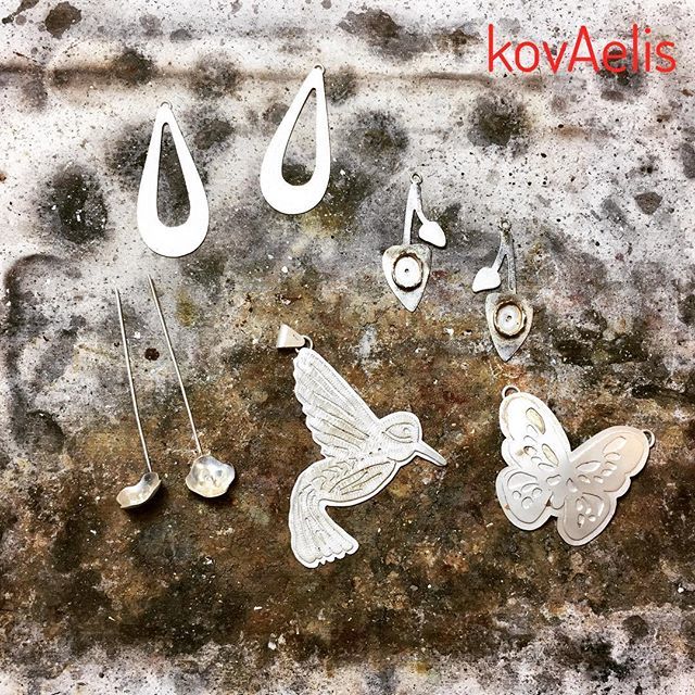 Kovaelis's tweet photo. #onthebench #process #kovaelis #jewellery #jewelry #bird #silverpendant #ag925 #stribrnesperky https://t.co/yokswzgaHG https://t.co/JwoUel3AAv