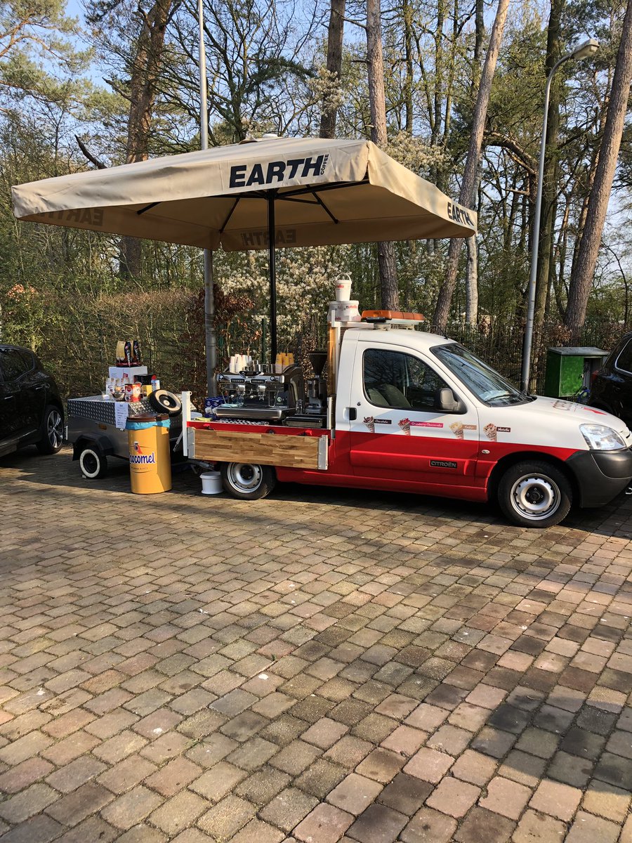 Tuttitalia053's tweet photo. Auto Reuvers nu in het mooie Losser ook https://t.co/bMBgCkxJGd is hierbij met Koffie/thee en lekkere verse crêpes met Nutella en poedersuiker. Wees welkom van 11:00 tot 16:00 Opluchttheater Brilmansdennen #autos #autoreuvers #barista #koffie #thee #crepes #nutella #koopmans https://t.co/123cdSzeUc