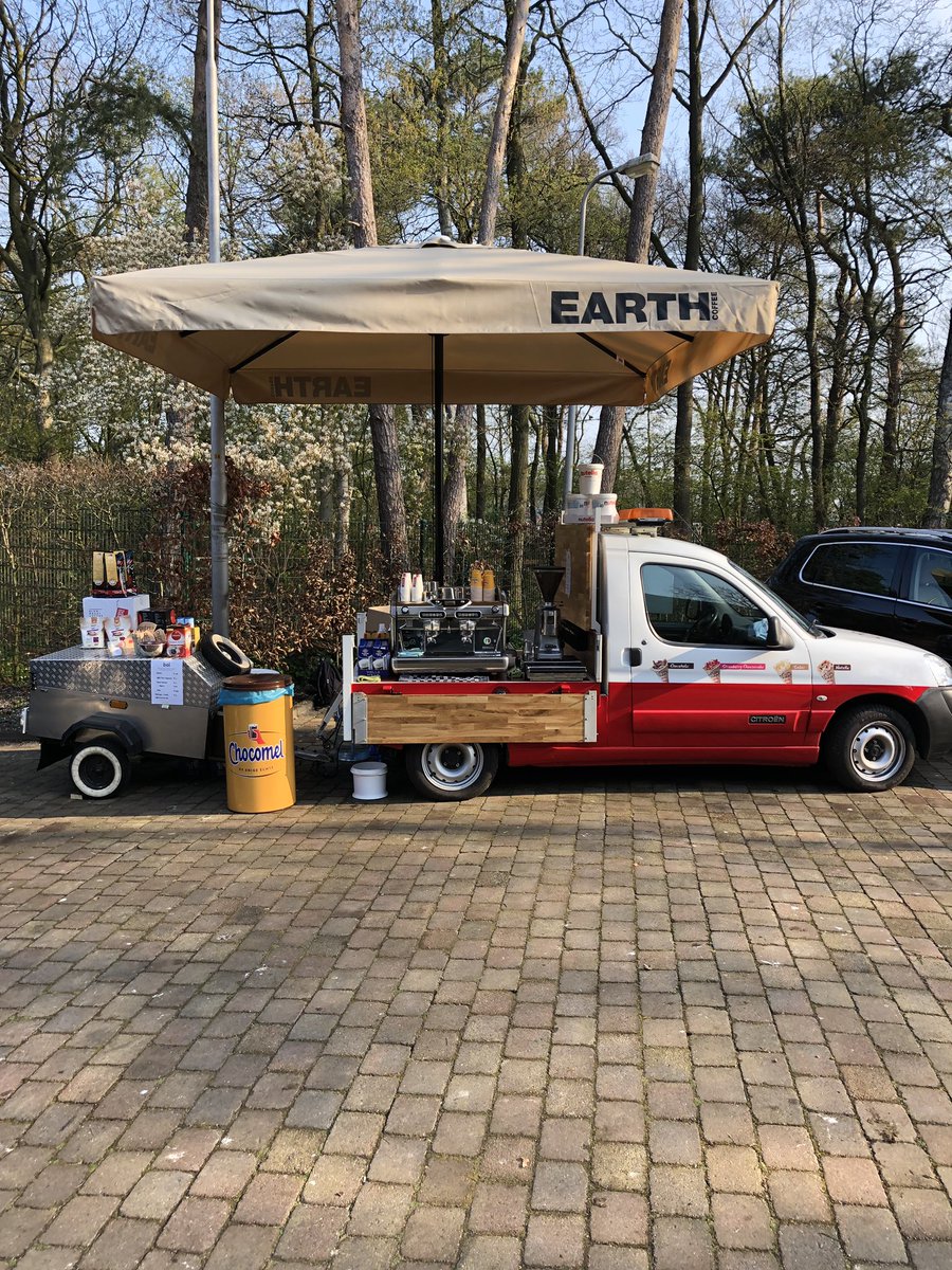 Tuttitalia053's tweet photo. Auto Reuvers nu in het mooie Losser ook https://t.co/bMBgCkxJGd is hierbij met Koffie/thee en lekkere verse crêpes met Nutella en poedersuiker. Wees welkom van 11:00 tot 16:00 Opluchttheater Brilmansdennen #autos #autoreuvers #barista #koffie #thee #crepes #nutella #koopmans https://t.co/123cdSzeUc