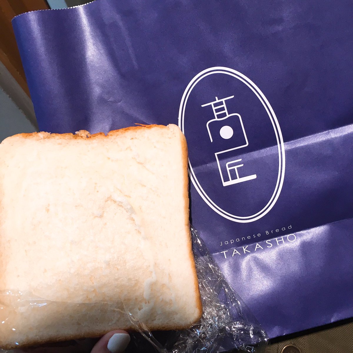 せっかくの高級食パンが撮り方で台無し