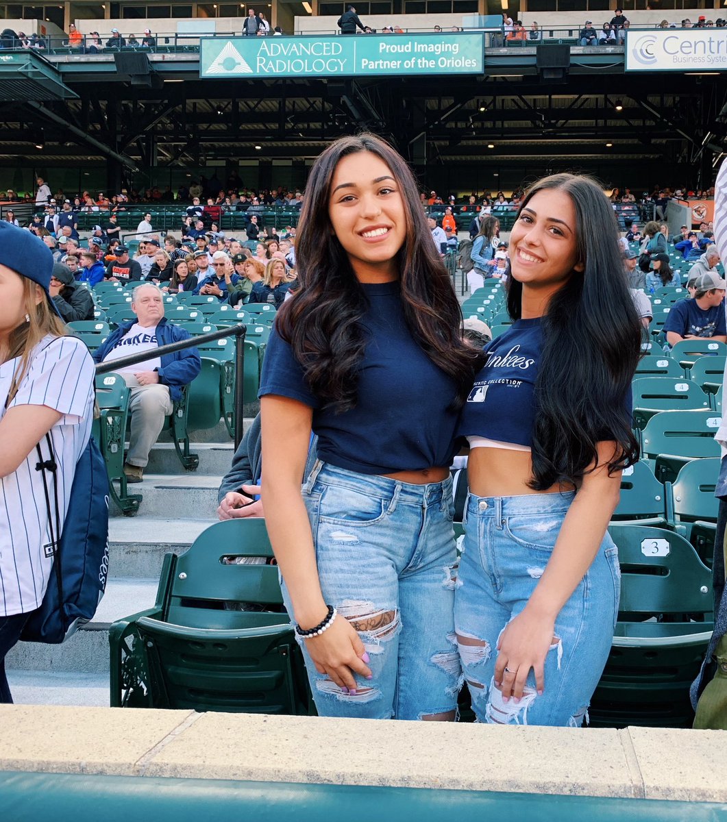 Jen_calabrese's tweet photo. #JudgesChambersWithMy my beautiful bestie @josephineemary Because who better to be sentenced with than my partner in crime! #JudgesChambersWithMyBestie #LetsGoYankees 💙⚾️ https://t.co/DleAbA19pq