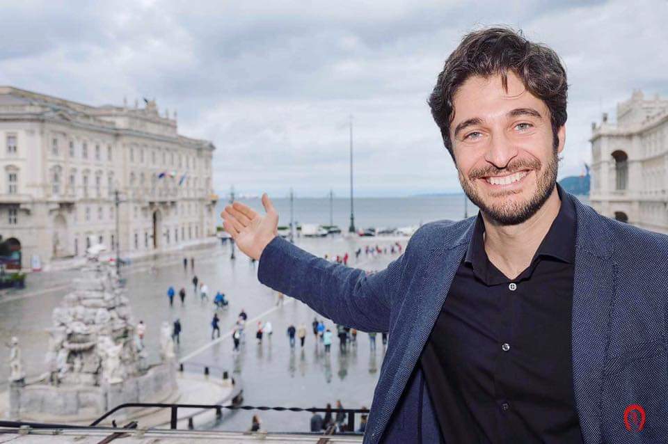 Objection__'s tweet photo. Non è bello ciò che è bello, ma è bello ciò che è Lino Guanciale. https://t.co/8oQ7ipENwz