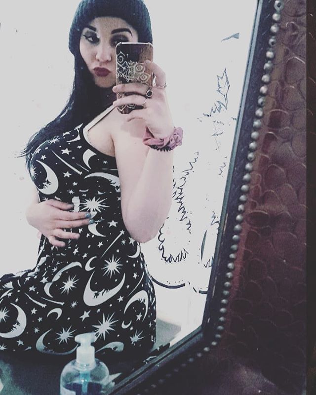 AlicePriceUK's tweet photo. Hello! I've not been posting all that much in 2019 on social media. I won't lie it's been the toughest year of my life phisically with my health and mental welbeing. Without getting into details I'm ok :) but I'm dealing with the courts and the hospitals… https://t.co/RG7YMWrEM6 https://t.co/QTZoIn9chk