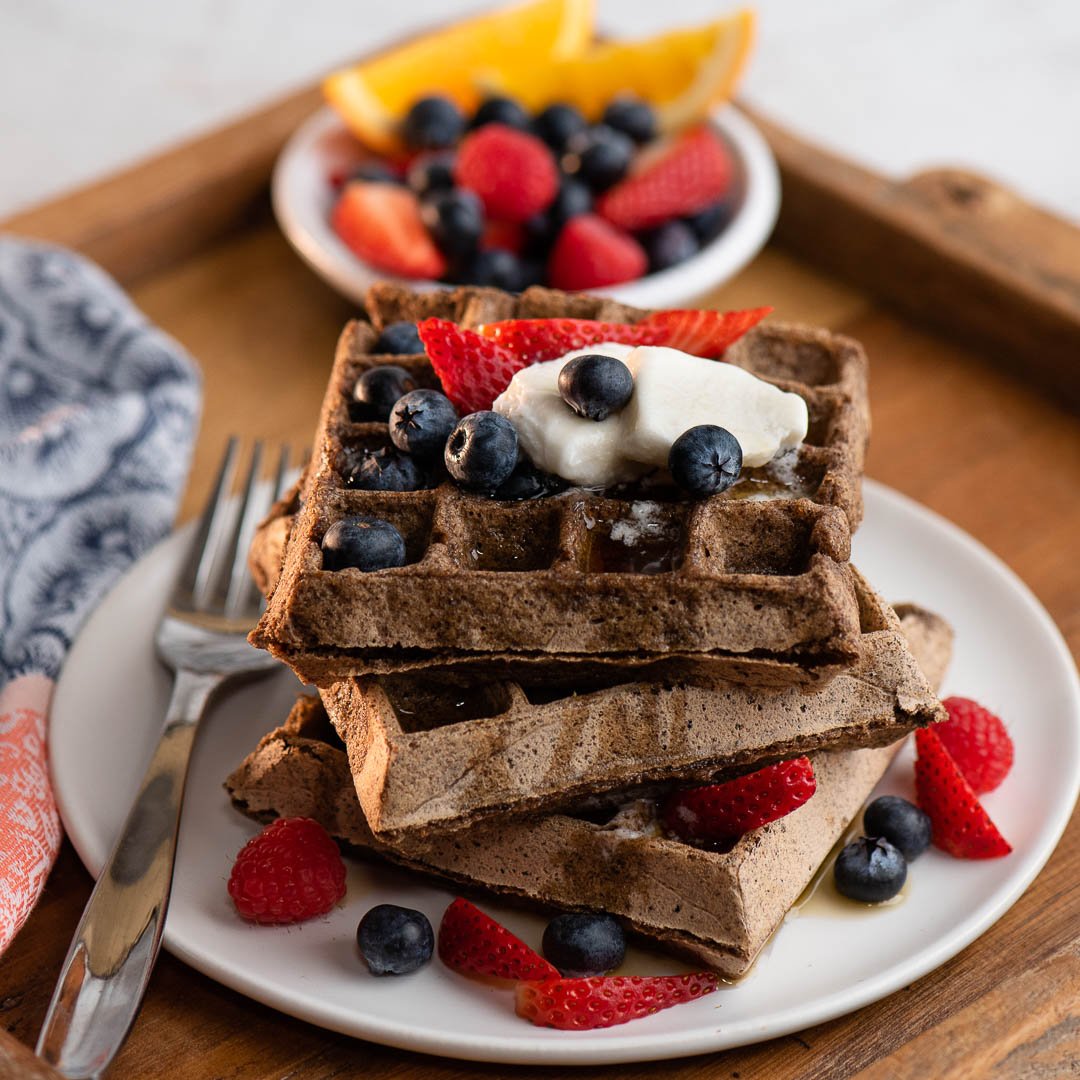 MiyokosCreamery's tweet photo. We love brunch a waffle lot, but a pad of Miyoko's cultured butter makes it even better! Tag someone you'd like to eat breakfast in bed with today. #RadicallyReal #Butter #Brunch #SundayBrunch #MmmadeWithPlants #Miyokos #WhatVegansEat #VeganFoodPorn #Foodies #Vegan #PlantBased https://t.co/FLwL4IiMgT
