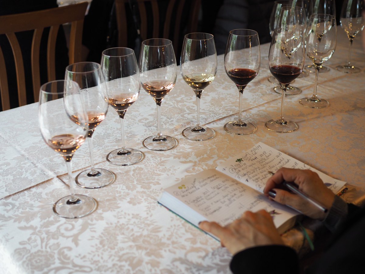 OlioGardaDop's tweet photo. Le qualità dell’olio e i profumi dei vini del Lago di Garda. Stiamo vivendo un lungo pomeriggio di degustazioni a #ThatsGarda e fino alle 18 vi aspettiamo all’Antica Cascina San Zago a Salò @LuigiCaricato @CarlosMacAdden @cons_valtenesi @VinoLuganaDoc https://t.co/wJJfzqtLKx