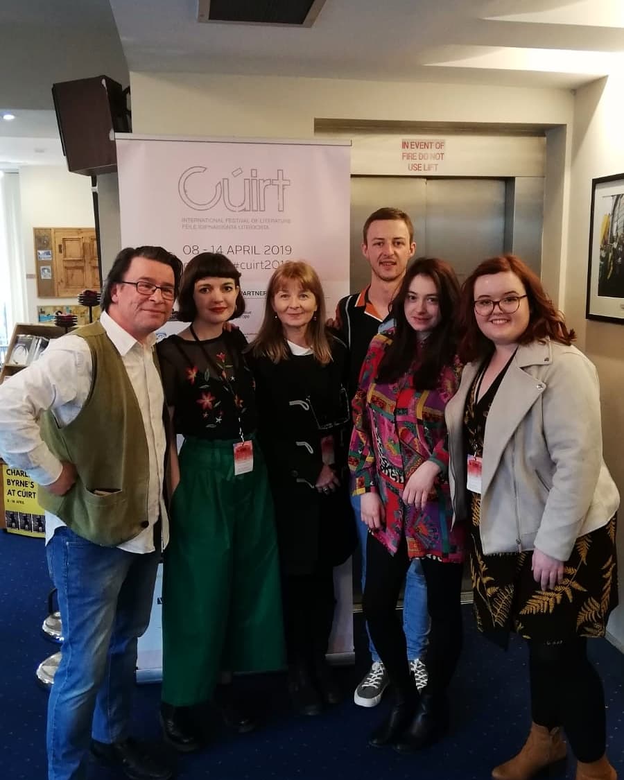 Had a really wonderful week hanging out @CuirtFestival 🌊 the speakers were deadly, Mary Costello is an angel and made some cutie new pals ❤️
Massive thnx to @IrishWritersCtr for the opportunity, #YoungWriterDelegates is a class programme and everyone should apply next year