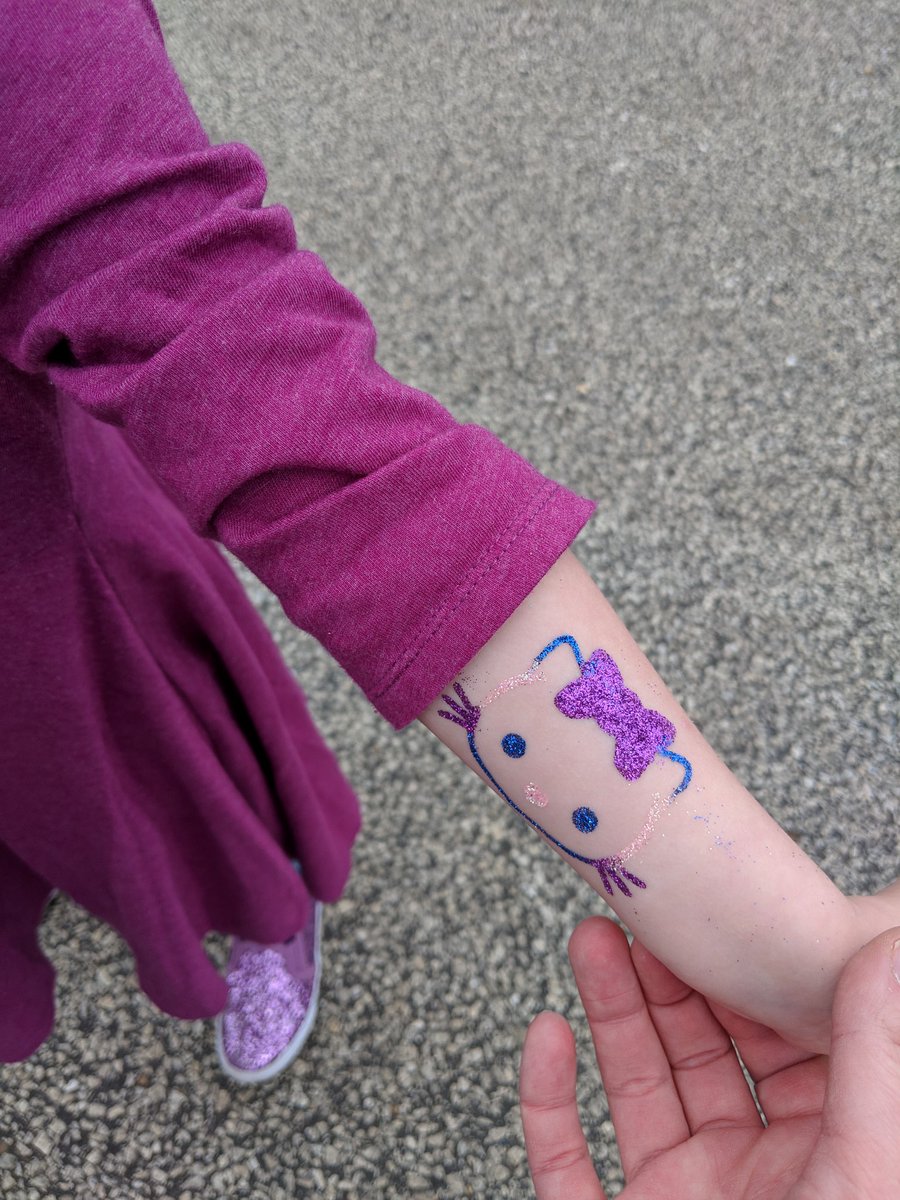 MrsMooreTeach's tweet photo. Having a blast at Hootfest! Glitter tattoos, House of Paws animals, and pretzels are a hit with my two daughters. 😊 #BeBraveBeBoldBeYou https://t.co/8zsuzb3F5C