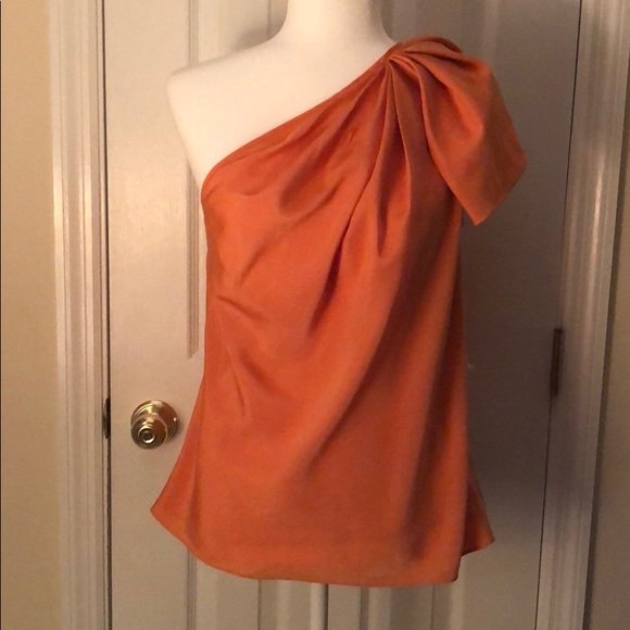 edgyscloset's tweet photo. So good I had to share! Check out all the items I'm loving on @Poshmarkapp #poshmark #fashion #style #shopmycloset #thelimited #maggylondon #emmafox: https://t.co/SuftTcRY5s https://t.co/T5dbUPPGMr