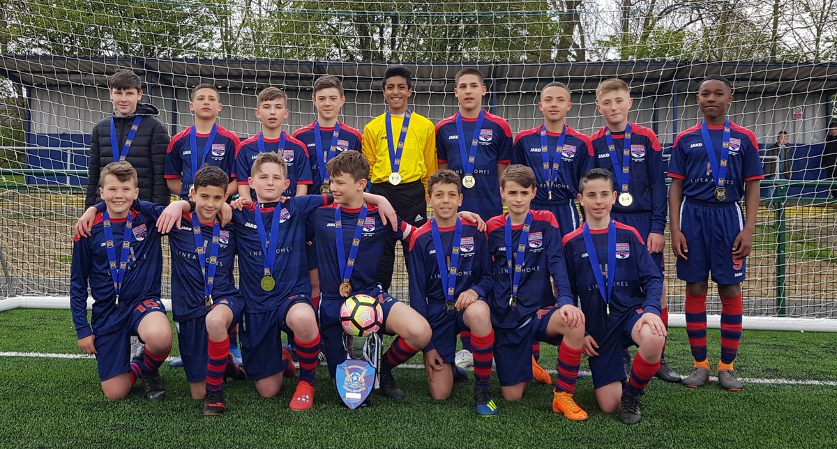 Jam_bambam's tweet photo. U13's County Cup Champions #2
#londoncolneycolts
#twoyearsonthetrot
#Champions https://t.co/zWcjEUbXX7