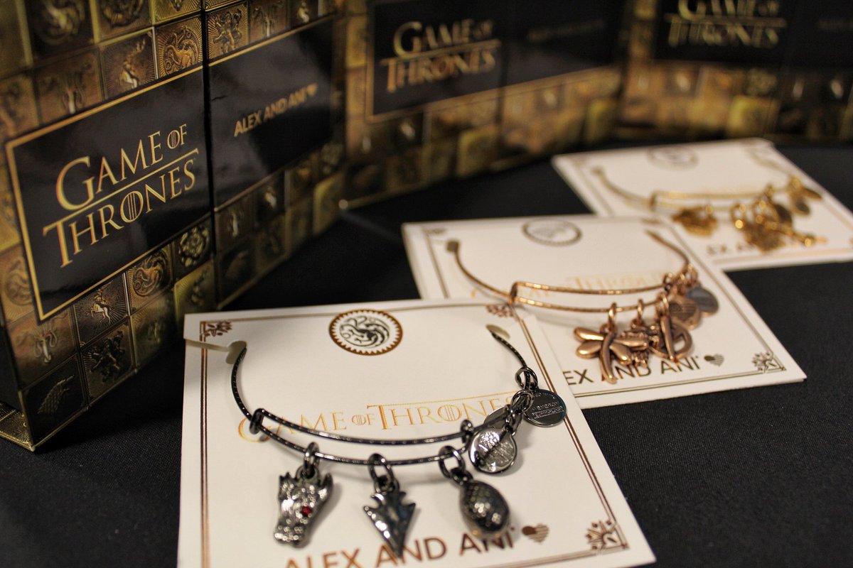 PatriotPlace's tweet photo. *Insert #GOT theme 🎶🎵*
Win one of these @alexandani #GameOfThrones Bangles! 

1️⃣ Follow Us
2️⃣ RT This Post
3️⃣ You’re Entered! 

Rules ➡️ https://t.co/HkgzDipf6V https://t.co/9GuRlPngRH