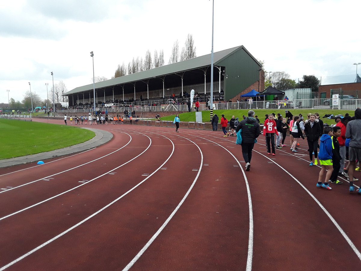 Wirral_AC's tweet photo. The snack bar is poetry in motion, they have not stopped all morning! Good atm9sphere despite fresh wind- come and grab a hot drink or meal to blow the chills away! #WirralClass https://t.co/hNGGGIQXSl