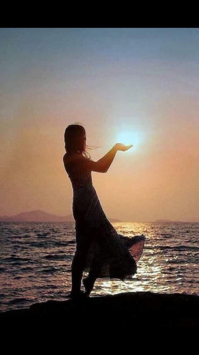 manalnaim1's tweet photo. ساعزف من اهداب الشمس اوتاري...
ومن نور صبحك ارتل اشعاري.....
وانثر حرفي في سماء العلا....
والحرف نجمي وردك الاقمار...
#Bnj✋🌺 https://t.co/2tuMxf3IK0