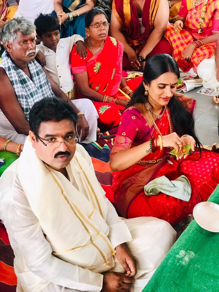 CMR_INC's tweet photo. శ్రీ రామనవమి సంధర్భంగా శ్రీ సీతారాముల కల్యాణ మహోత్సవం లో పాల్గొనడం జరిగింది.
#oneword
#oneArrow
#onewife
#RajaRamachandraMaharajkiJai🙏
#Maythisfestivalfillourheartwithhappiness,peace&prosperity
@KTRTRS @trsharish @RaoKavitha @trspartyonline @TelanganaCMO @V6News @SunithaTRS https://t.co/mnmoRmfNMk