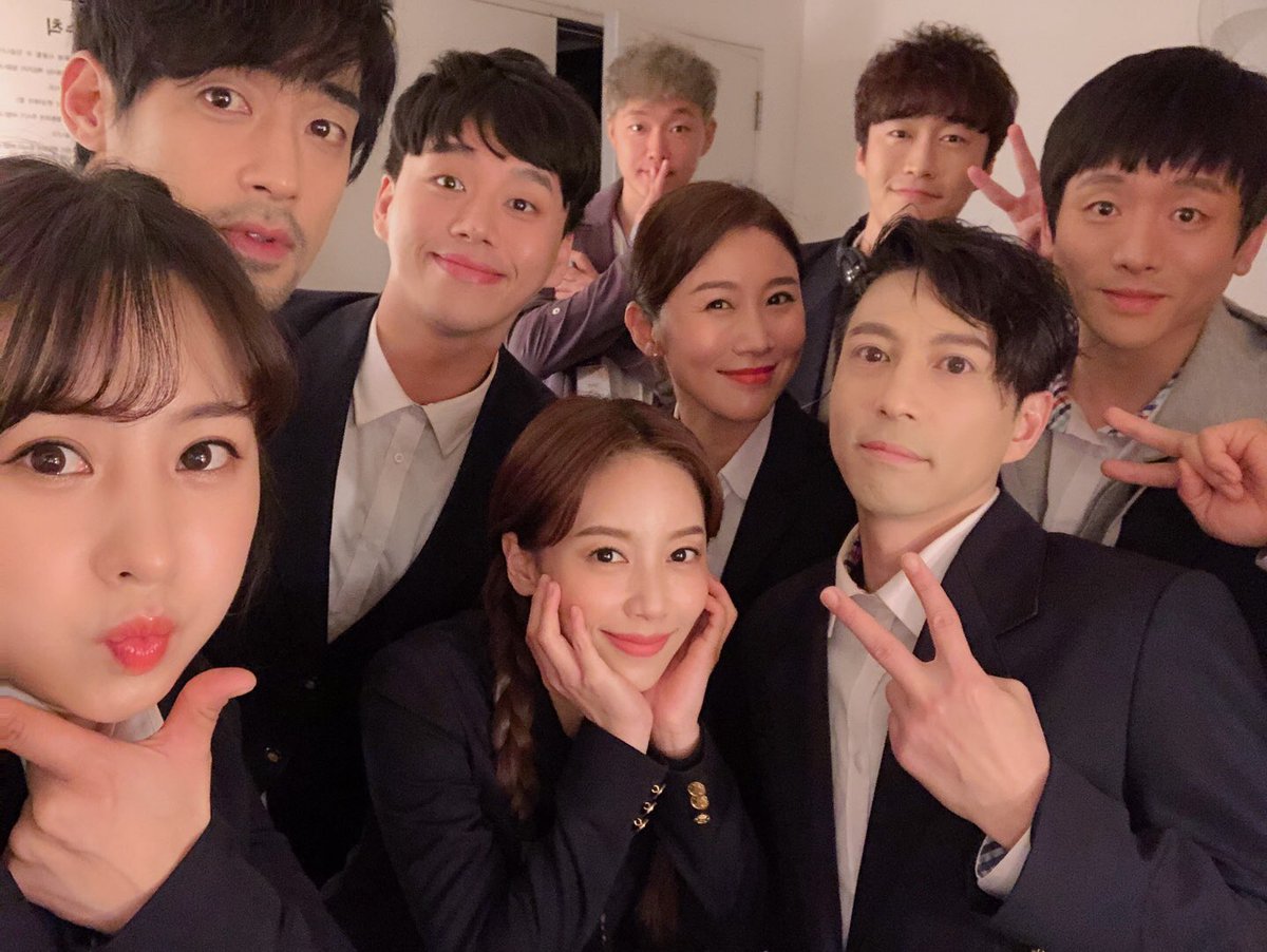 theater_ganda's tweet image. [#뜨거운여름]
연극&amp;lt;뜨거운 여름&amp;gt;고양아람누리 새라새극장에서의 마지막공연 잘 마무리하였습니다
5월, 대학로 예스24스테이지3관에서 다시 만나요!

#연극뜨거운여름 #공연배달서비스간다
#고양아람누리새라새극장 #마지막공연
#단체사진