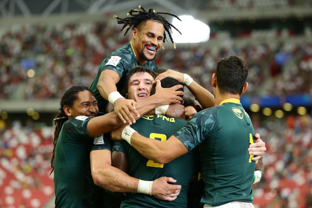 DHLRugby's tweet photo. ⌚️ Half Time:
🇿🇦 0-19 🇫🇯

⌚️ Full Time: 
🇿🇦 20-19 🇫🇯

🏆 A huge second half performance from the @Blitzboks gives them victory at the #Singapore7s! 

#DHLRugby https://t.co/K2YpNkkBGe