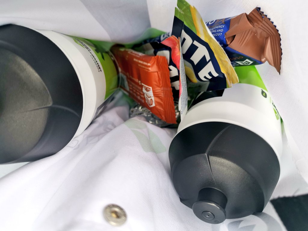 Pinarello_Q36_5's tweet photo. 🇨🇵 #ParisRoubaix

1st feed coming up...🍟

Still a long day ahead at L'enfer du Nord. 💥 https://t.co/5IW0JWAnLp