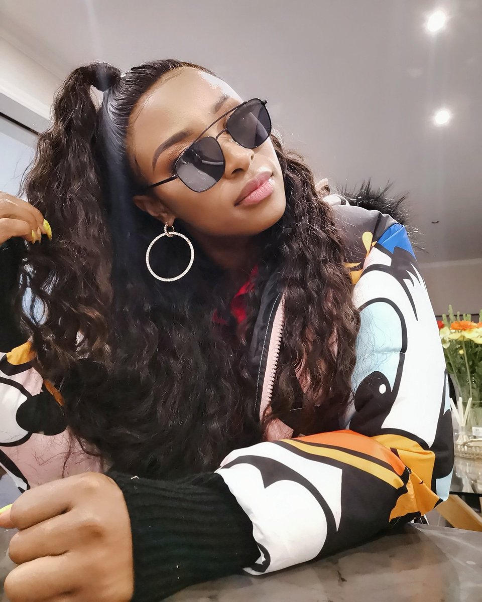 DJZinhle's tweet photo. Happy Sunday 💛 https://t.co/hfTH9r9uZQ