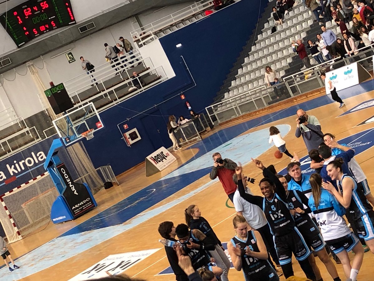 MirenAlbistur's tweet photo. Victoria del ⁦@ibaetabasket⁩ Zorionak Neskak!! #goazenneskak https://t.co/SYRckOKweV