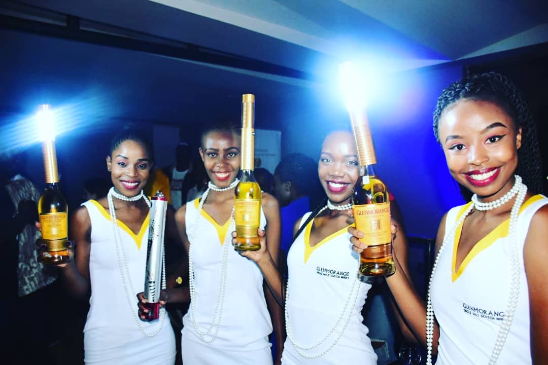 ExactExperient2's tweet photo. About last night at @official40forty. The party was lit👌! Don't miss the next Original Party by @glenmorangie!
.
.
.
#ExtraodinaryParty
#GlenmorangieOriginalParties
#Glenmorangie
#40FortyLounge
#ExactExperiential
#ExactMarketing https://t.co/PUy05CdhCR