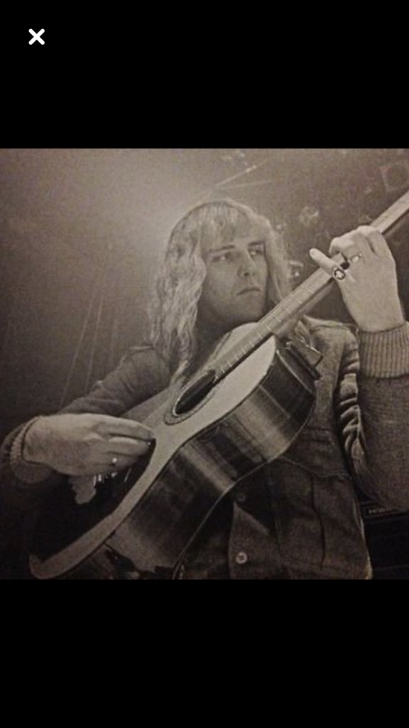 vivien2112's tweet photo. So many things I think about when I look far away
Things I know, things I wonder
Things I’d like to say
The more we think we know about
The greater the unknown 
We suspend our disbelief 
And we are not alone...
‘Mystic Rhythms’

Happy Lifeson Day #Rushfamily @RushFamTourneys https://t.co/ATho3rCEJf