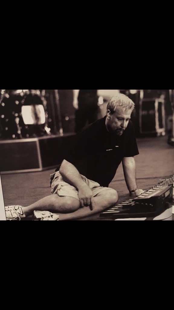 vivien2112's tweet photo. So many things I think about when I look far away
Things I know, things I wonder
Things I’d like to say
The more we think we know about
The greater the unknown 
We suspend our disbelief 
And we are not alone...
‘Mystic Rhythms’

Happy Lifeson Day #Rushfamily @RushFamTourneys https://t.co/ATho3rCEJf